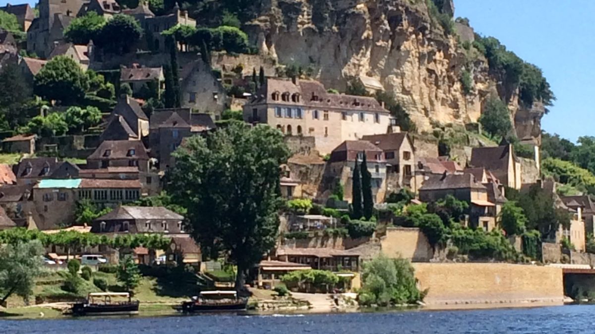 Campsite Les Charmes - Saint-André-d'Allas, Dordogne, France