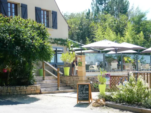 Camping Les Charmes - Saint-André-d'Allas, Dordogne, Frankrijk