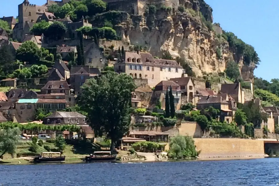 Camping Les Charmes - Saint-André-d'Allas, Dordogne, Frankrijk
