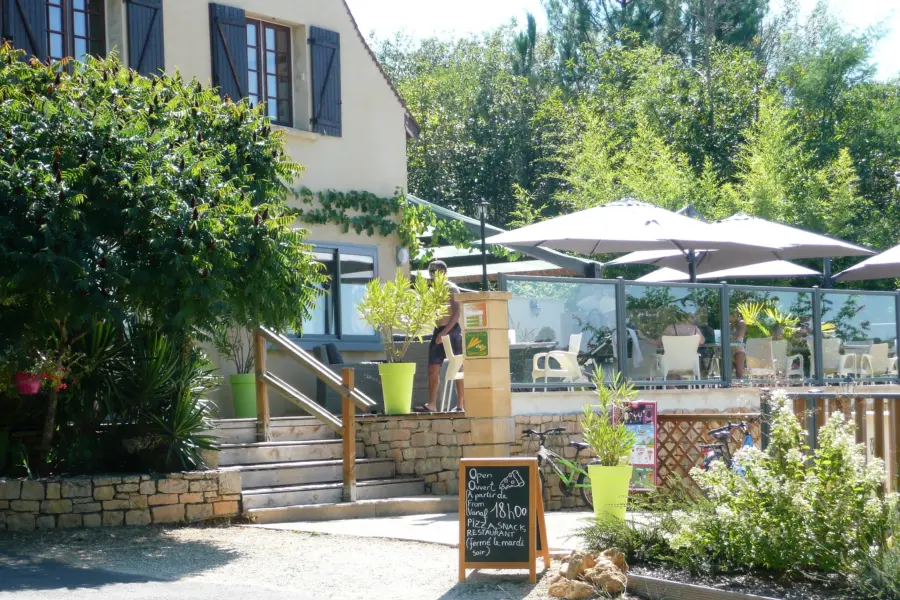 Camping Les Charmes - Saint-André-d'Allas, Dordogne, Frankrijk