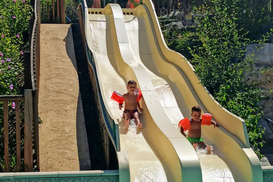 Camping Les Charmes - Saint-André-d'Allas, Dordogne, Frankrijk